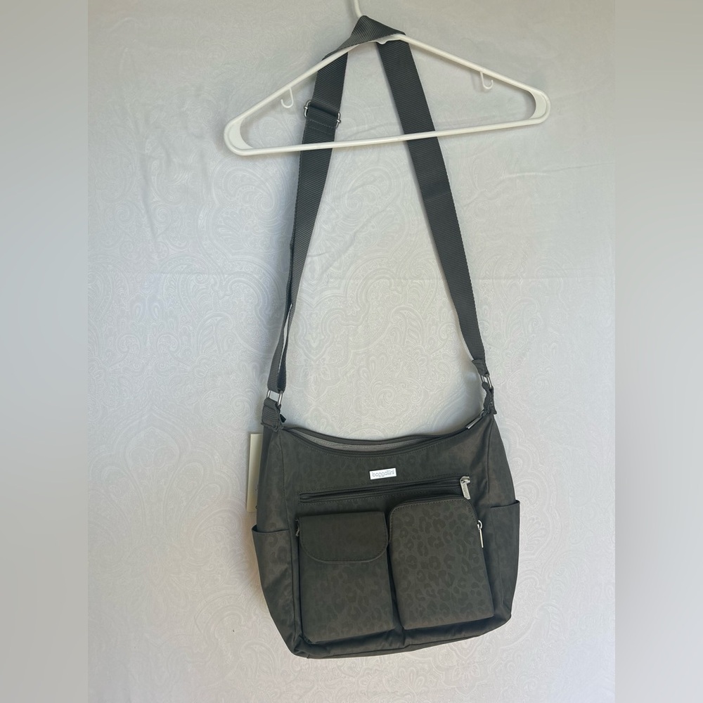 New Baggallini Leopard Print Crossbody Bag